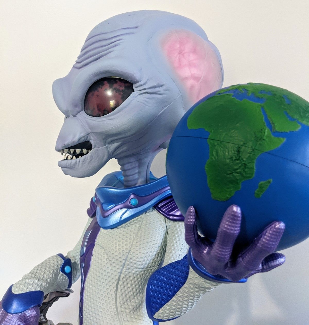Collector's Cabinet: Destroy All Humans! Crypto-137 Edition