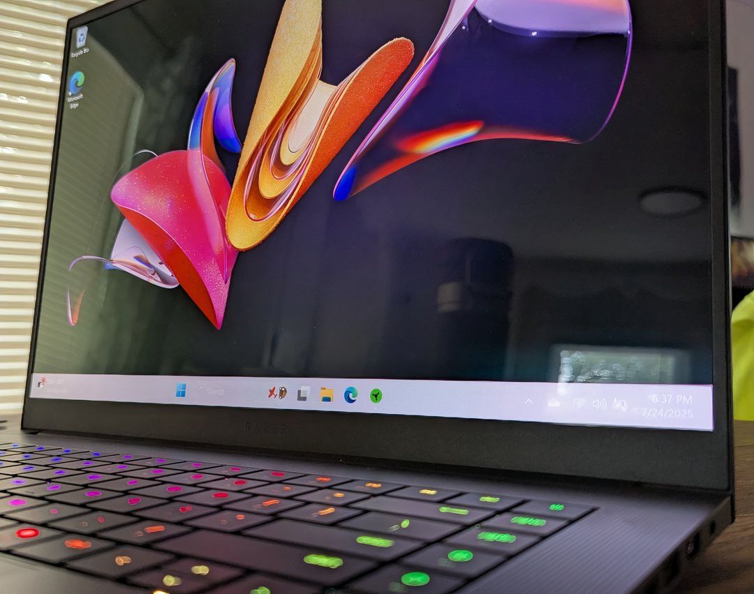 Review: Razer Blade 16 (2025) OLED Display is a Marvel