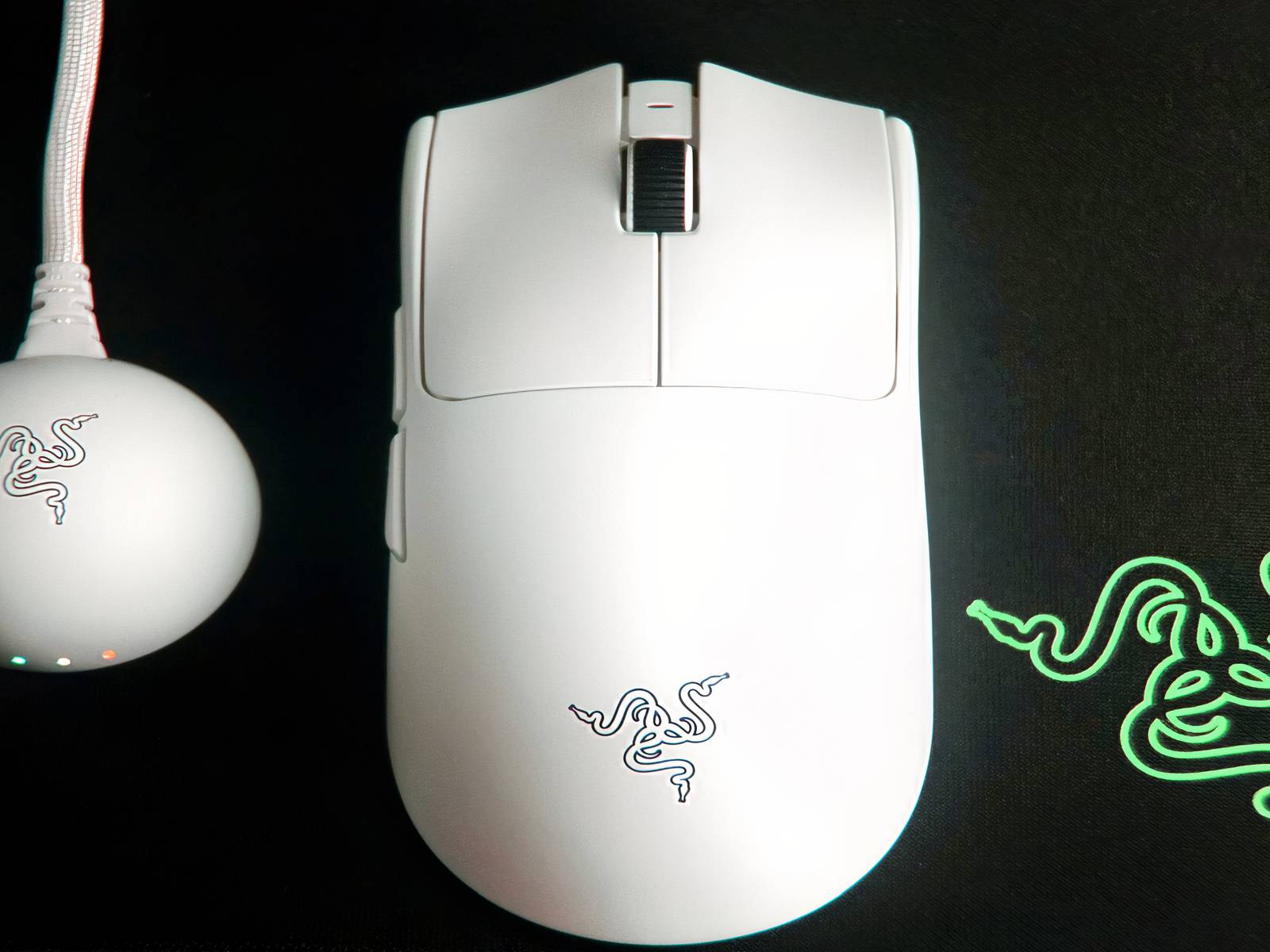 Razer DeathAdder V4 Pro - Ultralight Wireless Ergonomic Esports Mouse - 56g - 2.4Ghz Hyperspeed - Focus Pro 45K Sensor - 8K Hz Polling - Optical Switches Gen-4 - PC/Mac | Black