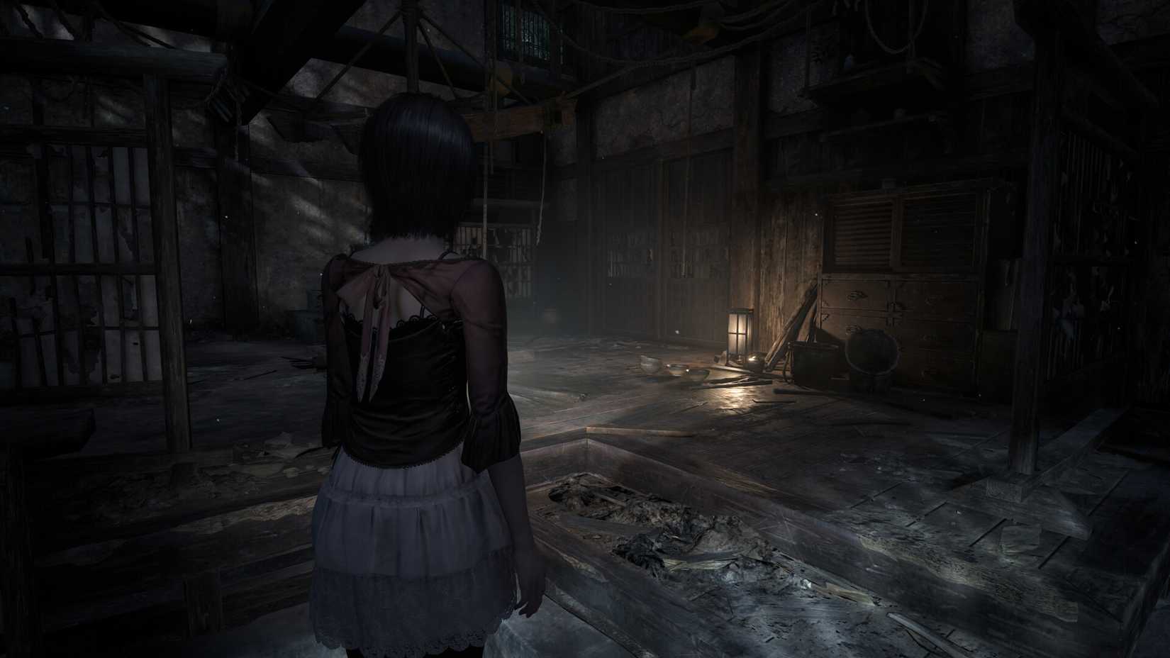 fatal-frame-2-remake-exploring.jpg
